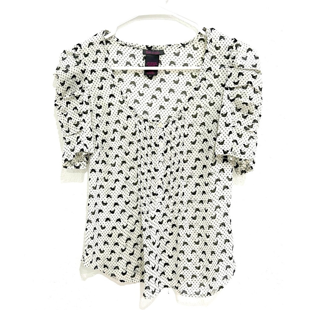 🌸✨🌟💫 - Black and white shirt sleeve button blouse - Small